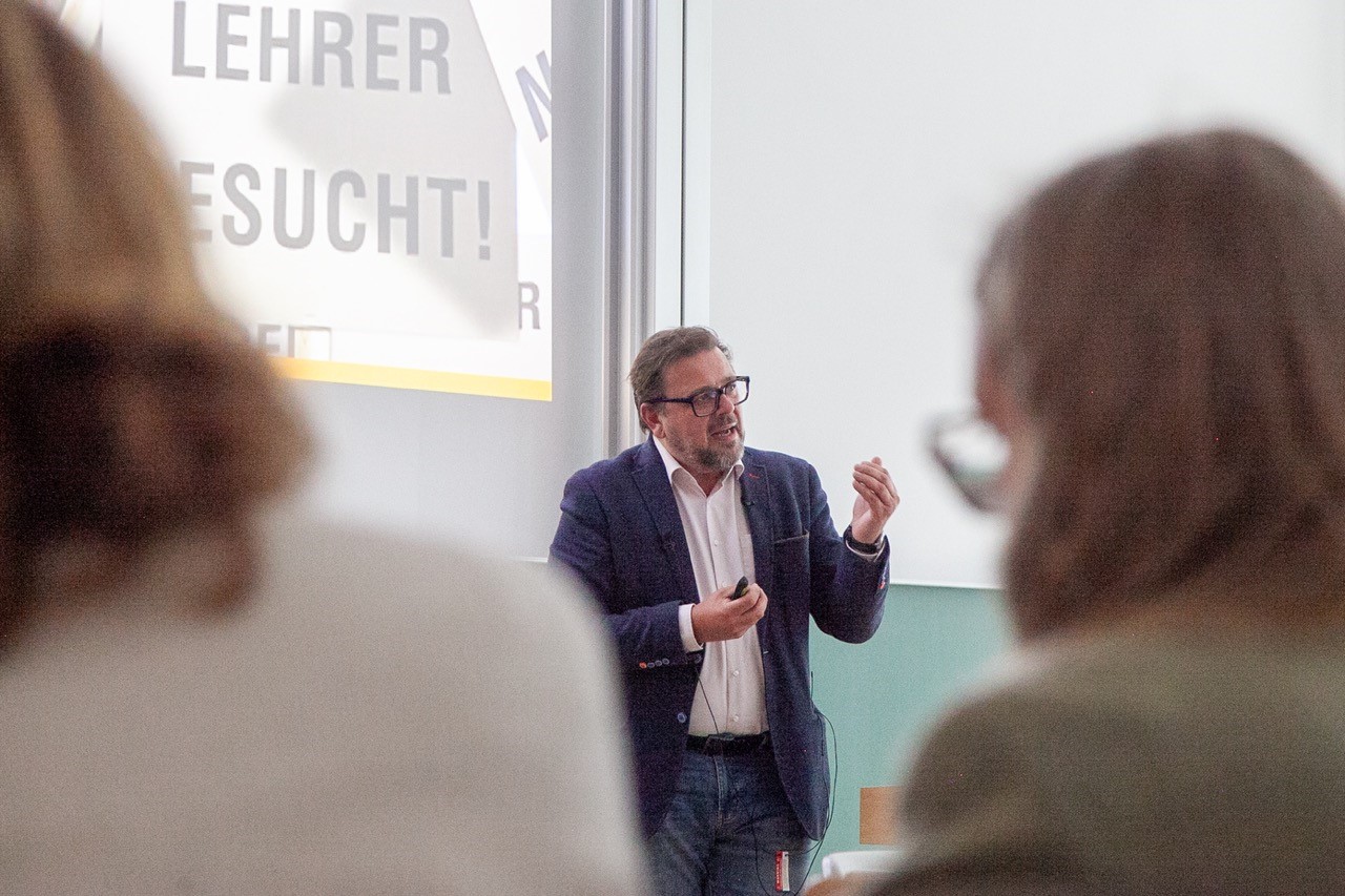 Kai Maaz (DIPF) im Plenum »Startchancen als Auftrag für Unterrichts-, Schul- und Systementwicklung«