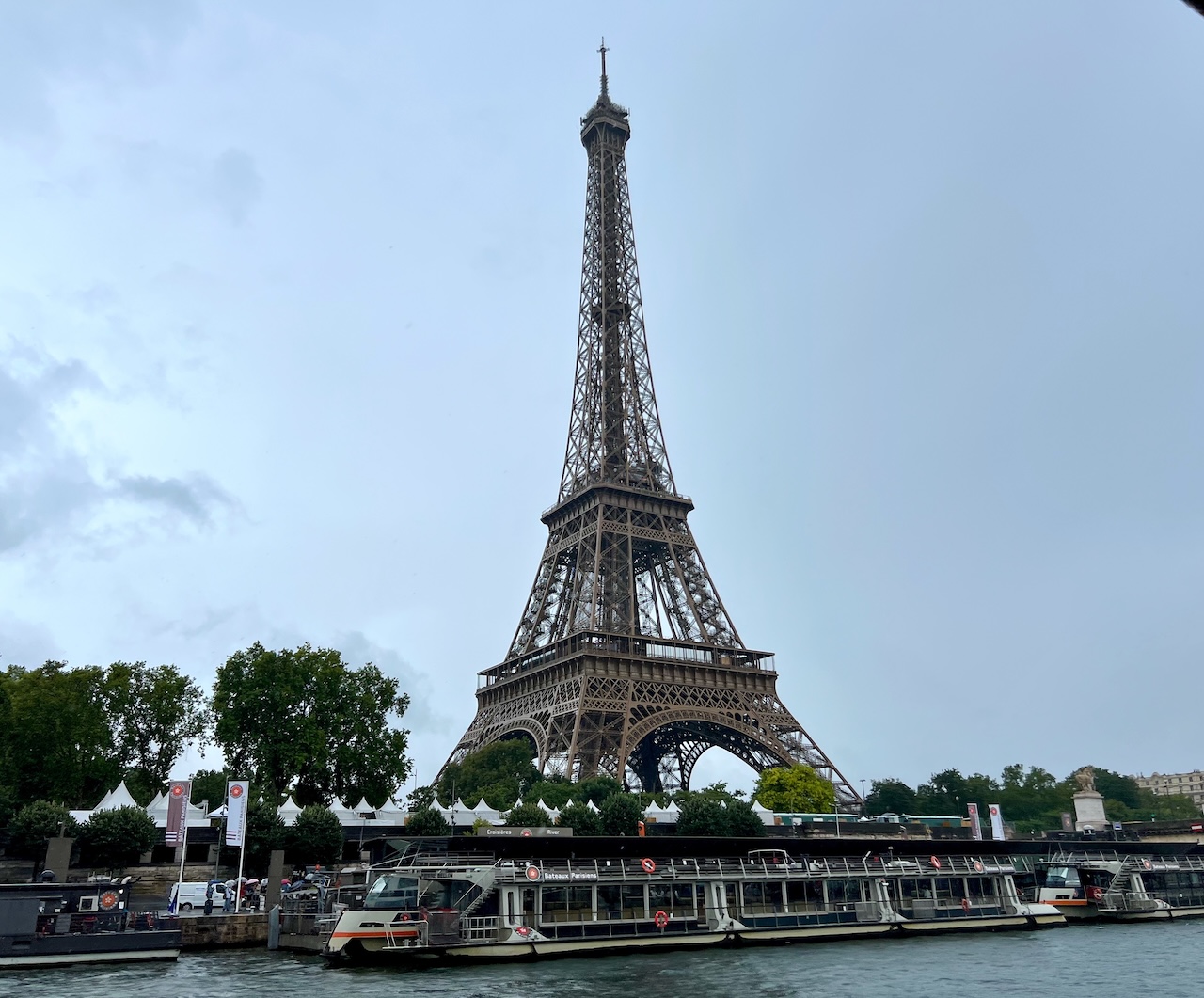 Der Eiffelturm in Paris war bereits Thema in der ersten Runde des Auswahlrunde zur IPhO 2025.