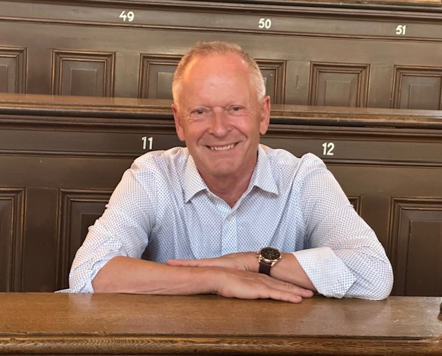 Allan Wigfield auf einer Hörsaal-Bank