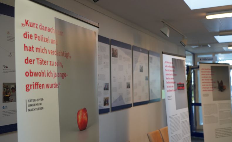 Zeichen gegen rechte Gewalt: Wanderausstellung von ZEBRA e.V. für eine Woche im IPN