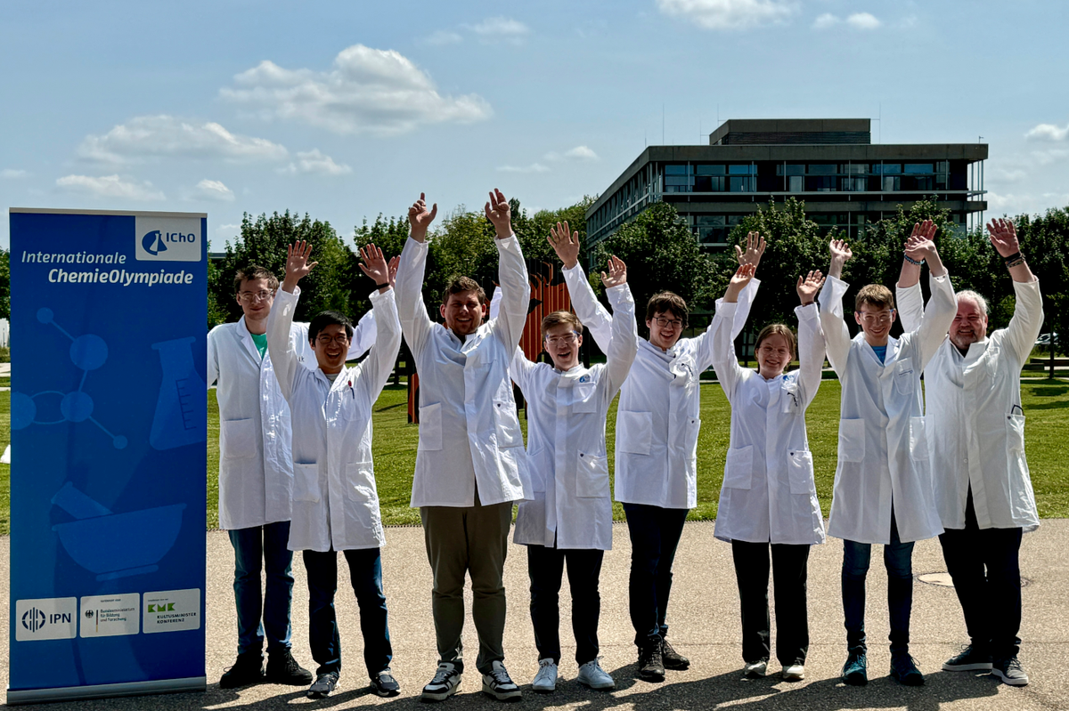 Das deutsche Team an der Technischen Universität München (von links nach rechts): Frederik Walter, Xincheng Miao, Tom Retzlaff (IPN Kiel), Timur Malikov, Konrad Jannes Köhler, Paulina Sievert, Magnus Güldenpfennig, Dr. Frank Witte (IPN Kiel).